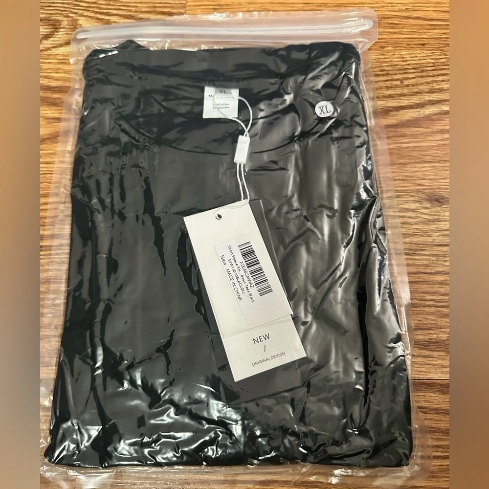 NWT Basic Black Short Sleeve Tee XL